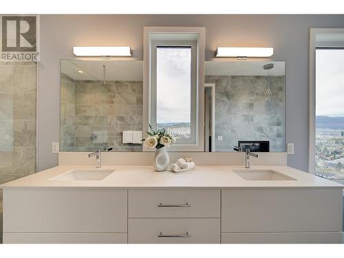 737 Highpointe Drive, Kelowna, BC - Indoor Photo Showing Bathroom