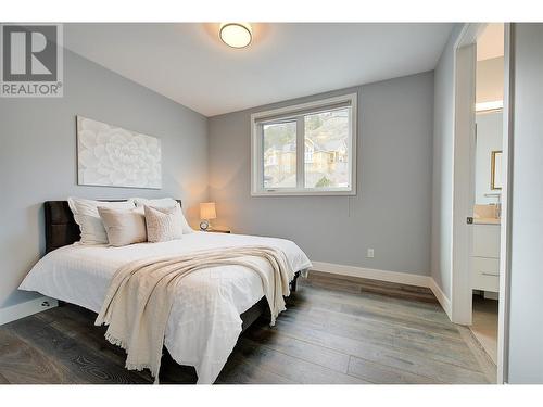737 Highpointe Drive, Kelowna, BC - Indoor Photo Showing Bedroom