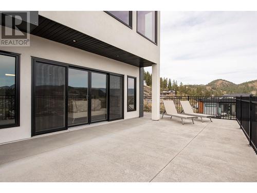 737 Highpointe Drive, Kelowna, BC - Outdoor With Exterior