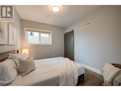 737 Highpointe Drive, Kelowna, BC - Indoor Photo Showing Bedroom
