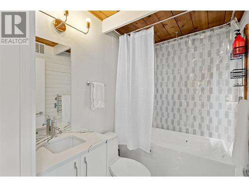 266 Alder Avenue, Kaleden, BC - Indoor Photo Showing Bathroom