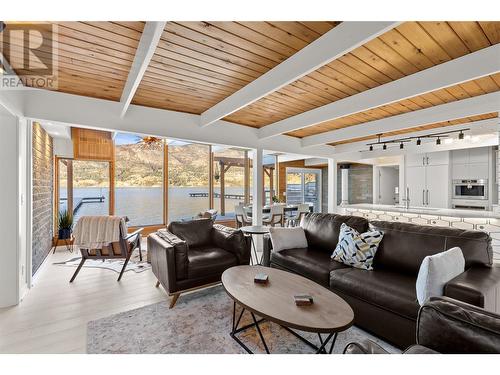 266 Alder Avenue, Kaleden, BC - Indoor Photo Showing Living Room