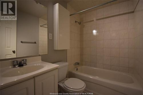 6324 Thornberry Crescent, Windsor, ON - Indoor Photo Showing Bathroom