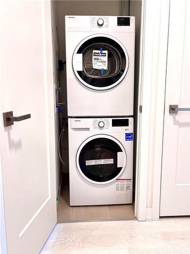 Wahser & Dryer - 415 Main Street W|Unit #317, Hamilton, ON - Indoor Photo Showing Laundry Room