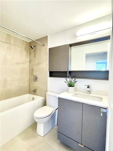 4pc bathroom - 415 Main Street W|Unit #317, Hamilton, ON - Indoor Photo Showing Bathroom