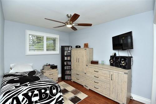 8410 Twenty Road E, Hamilton, ON - Indoor Photo Showing Bedroom