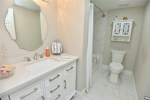 8410 Twenty Road E, Hamilton, ON - Indoor Photo Showing Bathroom