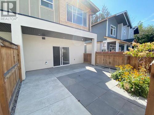 1056 Martin Avenue Unit# 3, Kelowna, BC - Outdoor With Exterior