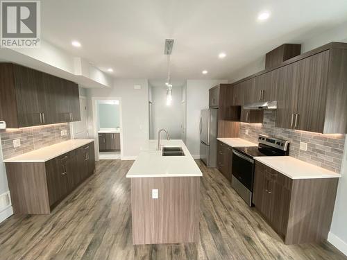 1056 Martin Avenue Unit# 3, Kelowna, BC - Indoor Photo Showing Kitchen With Stainless Steel Kitchen With Double Sink With Upgraded Kitchen