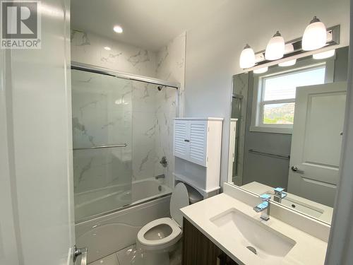1056 Martin Avenue Unit# 3, Kelowna, BC - Indoor Photo Showing Bathroom