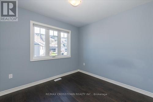 147 Rosie Street, Blue Mountains, ON - Indoor Photo Showing Other Room