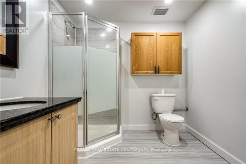 13 Frederick Ave, Hamilton, ON - Indoor Photo Showing Bathroom