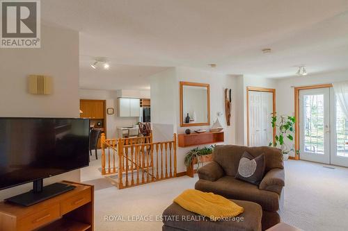 21 Davies Dr, South Bruce Peninsula, ON - Indoor Photo Showing Living Room