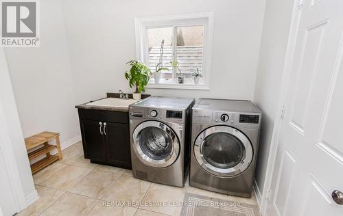 8536 Forestview Blvd, Niagara Falls, ON - Indoor Photo Showing Laundry Room