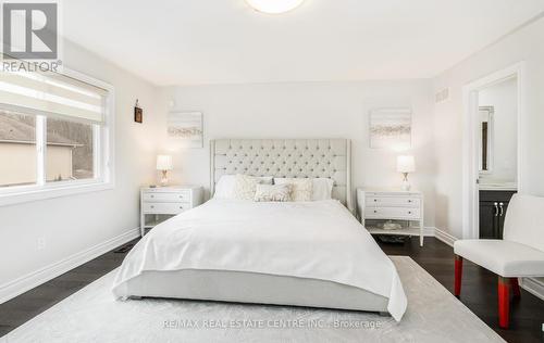 8536 Forestview Blvd, Niagara Falls, ON - Indoor Photo Showing Bedroom