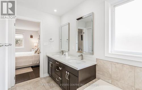 8536 Forestview Boulevard, Niagara Falls, ON - Indoor Photo Showing Bathroom