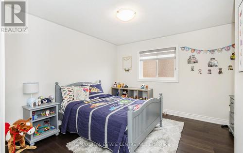 8536 Forestview Boulevard, Niagara Falls, ON - Indoor Photo Showing Bedroom