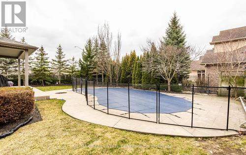 8536 Forestview Blvd, Niagara Falls, ON - Outdoor With In Ground Pool