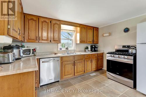 1784 Windham Centre Rd, Norfolk, ON - Indoor Photo Showing Kitchen With Double Sink