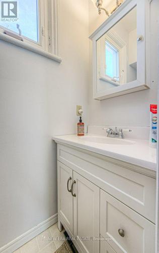 35 Century St, Hamilton, ON - Indoor Photo Showing Bathroom