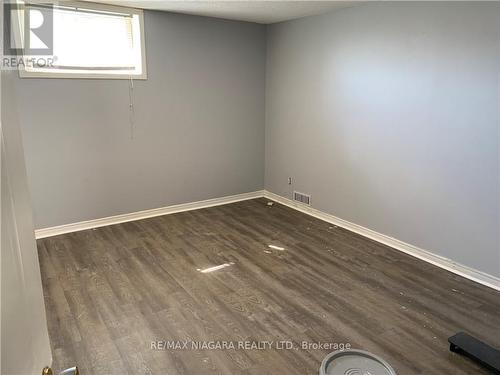 58 Carlton St, St. Catharines, ON - Indoor Photo Showing Other Room