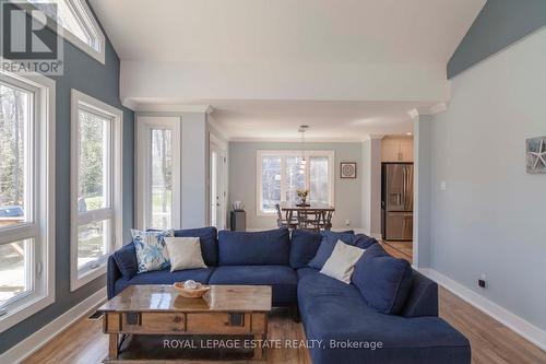 31 Pine Forest Drive, South Bruce Peninsula, ON - Indoor Photo Showing Living Room