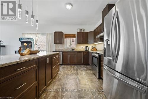 4432 Cinnamon Grve, Niagara Falls, ON - Indoor Photo Showing Kitchen With Upgraded Kitchen