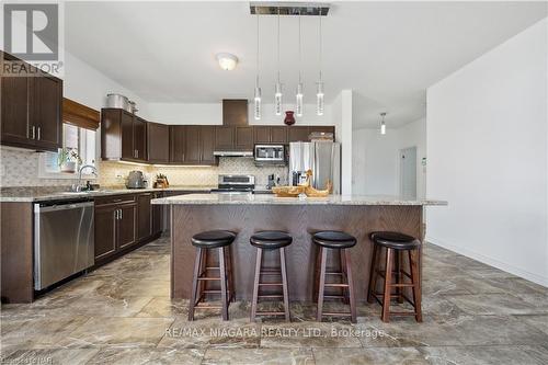 4432 Cinnamon Grve, Niagara Falls, ON - Indoor Photo Showing Kitchen With Upgraded Kitchen