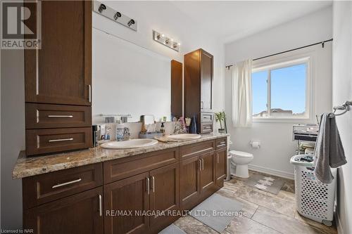 4432 Cinnamon Grve, Niagara Falls, ON - Indoor Photo Showing Bathroom