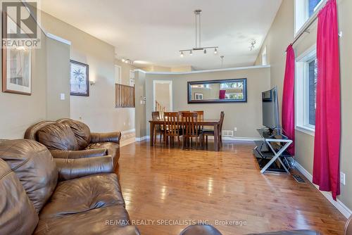 971 Fogerty St, London, ON - Indoor Photo Showing Living Room