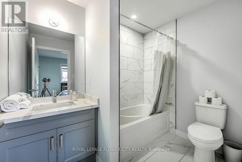 3437 Isleworth Road, London, ON - Indoor Photo Showing Bathroom