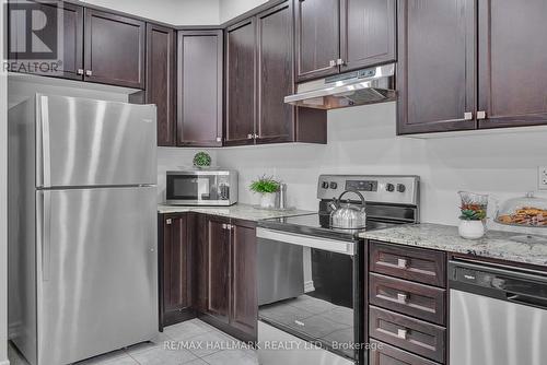 3951 Koenig Rd, Burlington, ON - Indoor Photo Showing Kitchen With Stainless Steel Kitchen With Upgraded Kitchen