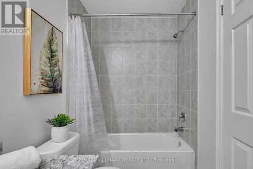 3951 Koenig Rd, Burlington, ON - Indoor Photo Showing Bathroom