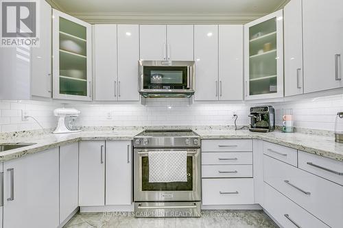 4701 Irena Ave, Burlington, ON - Indoor Photo Showing Kitchen With Upgraded Kitchen