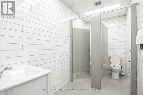 1048 King St W, Hamilton, ON - Indoor Photo Showing Bathroom