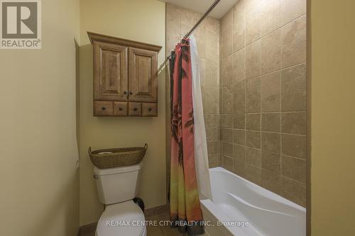 1633 Shore Road, London, ON - Indoor Photo Showing Bathroom