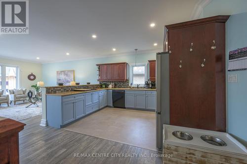 1633 Shore Rd, London, ON - Indoor Photo Showing Kitchen