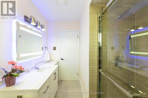 73 Thomson Drive, Hamilton, ON - Indoor Photo Showing Bathroom