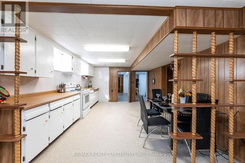 73 Thomson Drive, Hamilton, ON - Indoor Photo Showing Kitchen