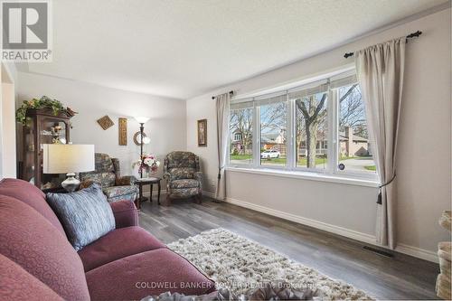 35 Rexway Road, London, ON - Indoor Photo Showing Living Room