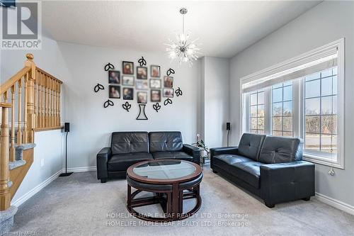 #73 -88 Decorso Dr, Guelph, ON - Indoor Photo Showing Living Room