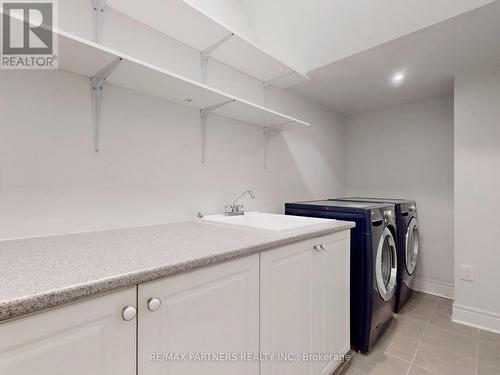 7 Mackenzie'S Stand Avenue, Markham, ON - Indoor Photo Showing Laundry Room