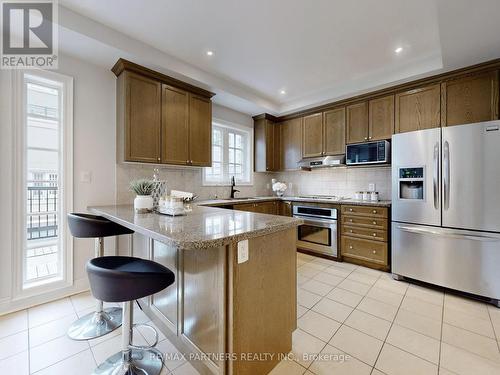 7 Mackenzie'S Stand Avenue, Markham, ON - Indoor Photo Showing Kitchen With Upgraded Kitchen