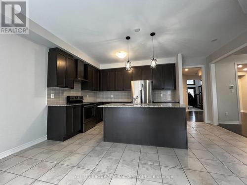 1320 Blackmore St, Innisfil, ON - Indoor Photo Showing Kitchen With Upgraded Kitchen