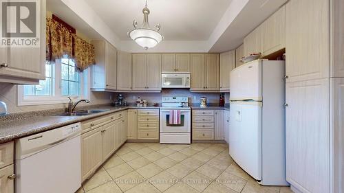 40 Meadow Ridge Crt, Vaughan, ON - Indoor Photo Showing Kitchen With Double Sink