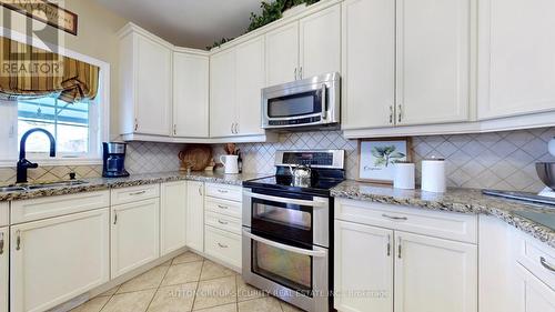 40 Meadow Ridge Crt, Vaughan, ON - Indoor Photo Showing Kitchen With Upgraded Kitchen