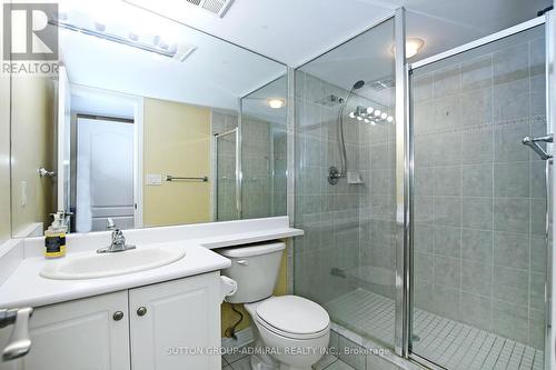 #405 -50 Disera Dr, Vaughan, ON - Indoor Photo Showing Bathroom