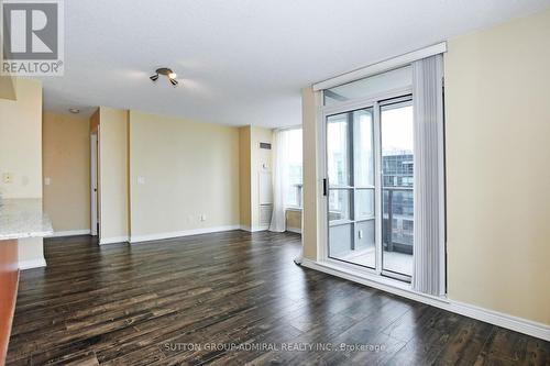 #405 -50 Disera Dr, Vaughan, ON - Indoor Photo Showing Other Room