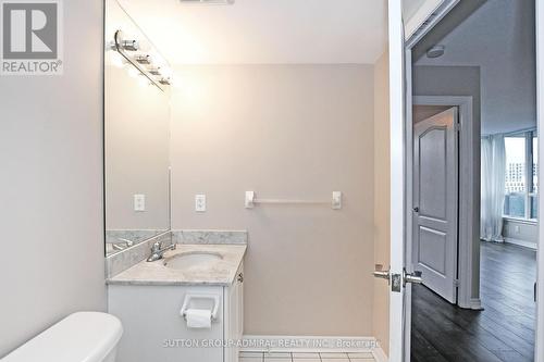 405 - 50 Disera Drive, Vaughan, ON - Indoor Photo Showing Bathroom