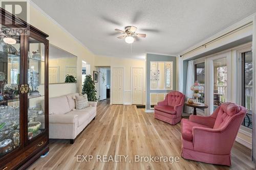 24 Kelsey Crescent, Georgina, ON - Indoor Photo Showing Living Room